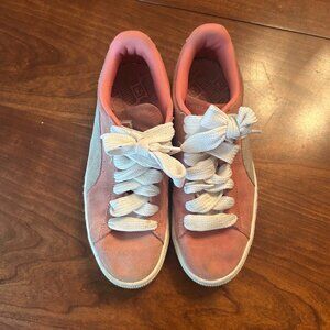 Pink Suede Puma's